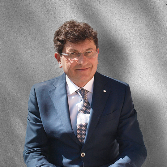 Daniele Benatti, socio Nexxta, in giacca e cravatta