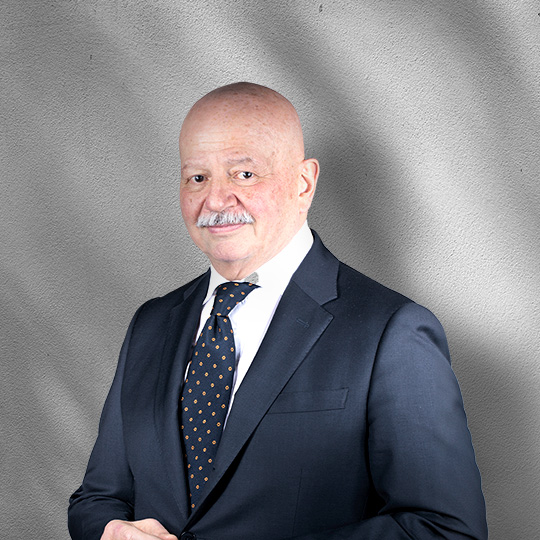 Roberto Bonfiglioli, socio Nexxta, con giacca scura e cravatta a pois