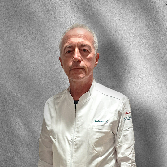 Roberto Solaroli, socio Nexxta, in camice bianco
